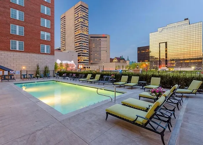 King + 2 Queen Bed - Heart Of Downtown